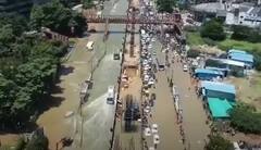 Netizens fire on KTR Bengaluru tweets : హైదరాబాద్ పరిస్థితేంటీ మంత్రిగారూ ఆన్సర్ ప్లీజ్ | ABP Desam