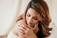 Actress Aishwarya Dutta: இறகை போலே அலைகிறேனே...வெள்ளை உடையில் தேவதை ஐஸ்வர்யா தத்தா!