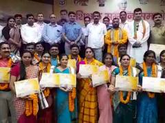 प्रयागराज: शिक्षक दिवस पर खास कार्यक्रम का आयोजन, हर ब्लॉक के पांच-पांच टीचर्स हुए सम्मानित