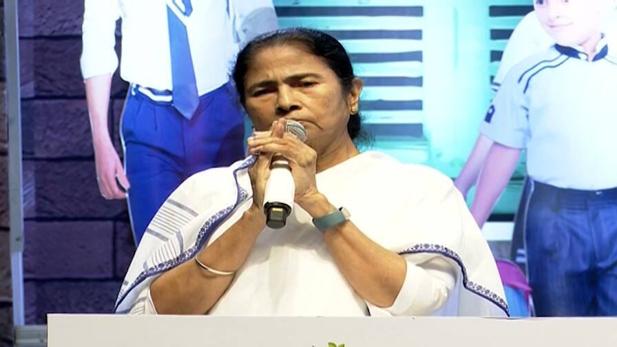 Hardly Used To Do Classes In College Reminisces CM During Sikhsha Ratna Samman Kolkata News: 'রাজনীতি করতাম বলে কলেজে ক্লাস করতাম না', হালকা মেজাজে স্মৃতিচারণা মুখ্যমন্ত্রীর