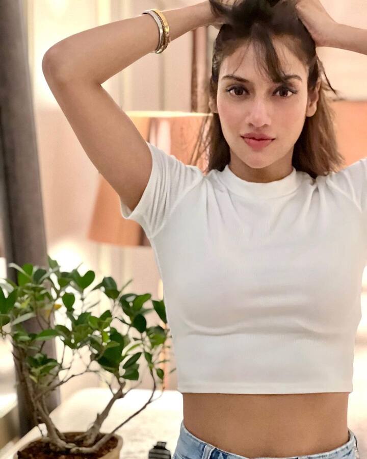 नुसरत अनेकदा कोणत्या ना कोणत्या कारणाने चर्चेत असते. कधी तिच्या लूकमुळे, कधी तिच्या चित्रपटांमुळे, तर कधी तिच्या वैयक्तिक आयुष्यामुळे आणि राजकारणामुळे.(फोटो सौजन्य: nusratchirps/इंस्टाग्राम)