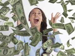 లక్కీ లేడి, తన కారు నెంబర్లు చెప్పి రూ.43 లక్షలు గెలుచుకుంది - ఇదిగో ఇలా!