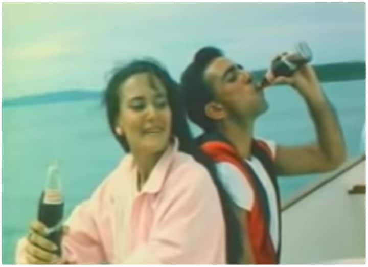 Salman Khan Update: Campa Cola के विज्ञापन में सलमान खान ( Salman Khan) के साथ जैकी श्रॉफ (Jackie Shroff) की पत्नी और टाईगर श्रॉफ (Tiger Shroff) की मां आयशा श्रॉफ (Ayesha Shroff) भी थीं.