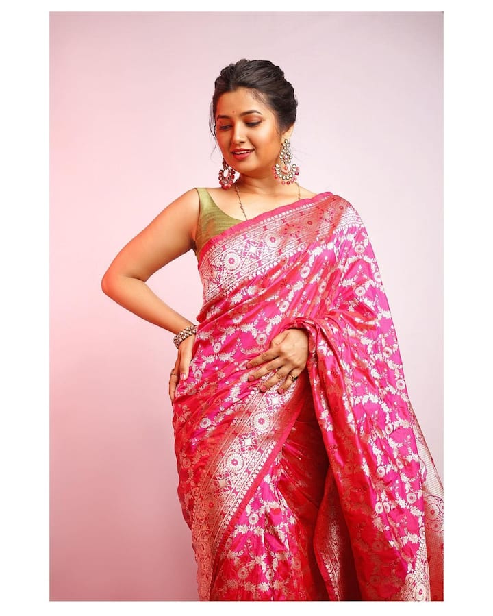 जुळून येती रेशिमगाठी या मालिकेमुळे प्राजक्ताला विशेष लोकप्रियता मिळाली. (Prajaktta Mali/instagram)