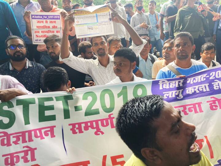 Bihar teacher recruitment 2022 seventh phase Notification Teacher candidates clash with police wanted to meet Education Minister Chandrashekhar ann Patna News: पटना में शिक्षक अभ्यर्थियों की पुलिस से झड़प, शिक्षा मंत्री चंद्रशेखर से मिलना चाहते थे, किसी ने नहीं सुनी