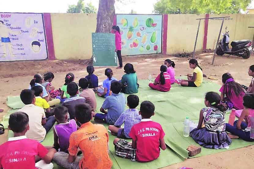 maharashtra News Nashik News government's GR regarding teachers staying at headquarters Maharashtra Teachers : गावात सुविधाच नाही, मग अपडाऊन केलं तर बिघडलं कुठे? शिक्षकांच नेमकं म्हणणं काय?