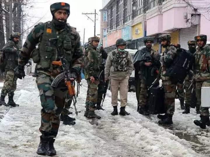 JammuKashmir: Police Arrests Two OGWs In Sopore, Busts Lashkar's Terror Module J-K: Police Bust Lashkar-e-Taiba Terror Module, Arrest 2 Over Ground Workers