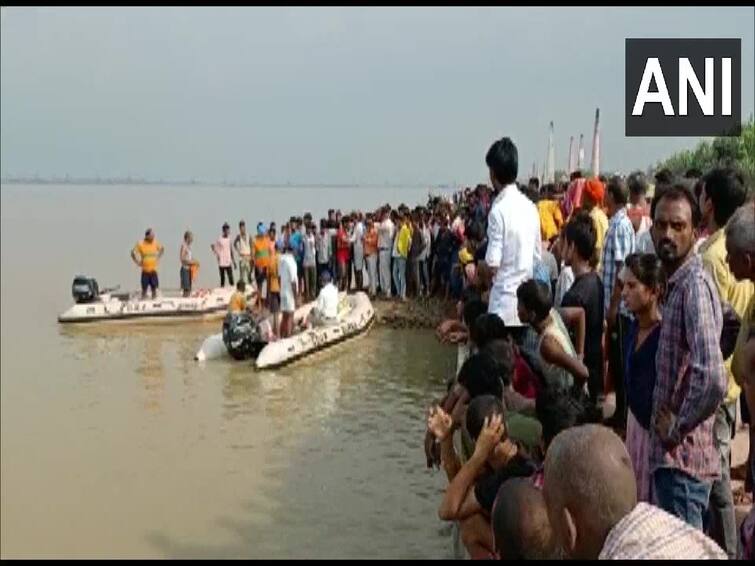 bihar boat carrying 55 people sank in ganga river near shahpur ps area in danapur Bihar News : पाटनामध्ये मोठी दुर्घटना, 55 प्रवाशांना घेऊन जाणारी बोट पलटली, बेपत्ता प्रवाशांचा शोध सुरु