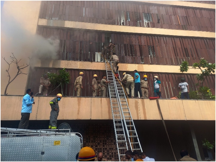 Fierce Fire Broke Out In Hotel Levana In Lucknow Many Trapped Inside  Efforts To Extinguish The Fire ANN | Lucknow Hotel Fire: लखनऊ के लेवाना होटल  में भीषण आग, तोड़ा गया इमरजेंसी