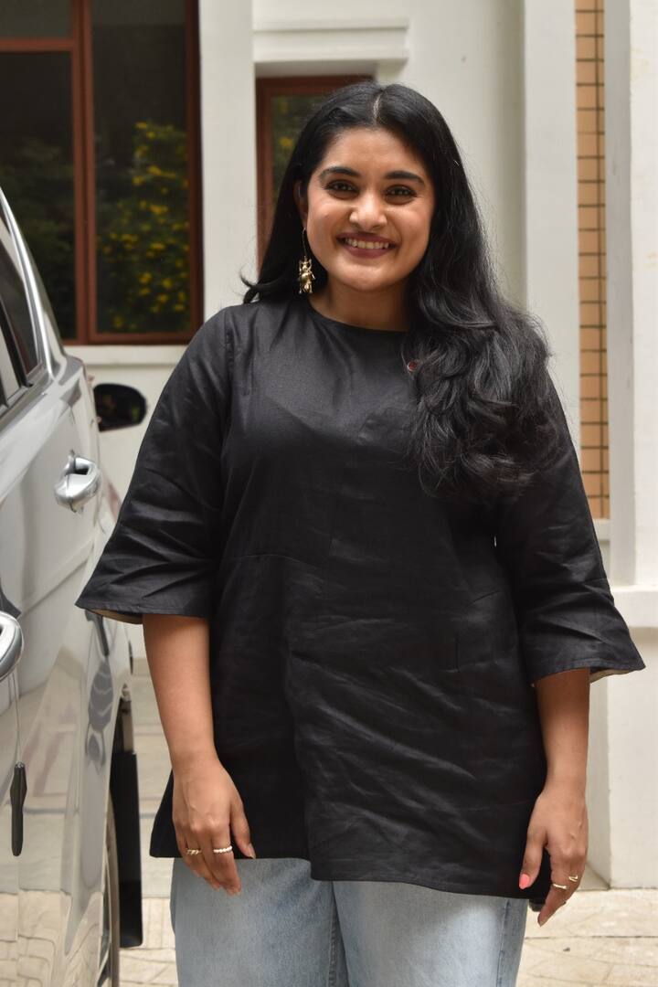 కొరియన్ సినిమాలో ఇద్దరు యువకులు ప్రధాన పాత్రలు పోషించారు. అదే సినిమాను తెలుగులోకి వచ్చేసరికి ఇద్దరు అమ్మాయిలతో ప్లాన్ చేశాడు దర్శకుడు.