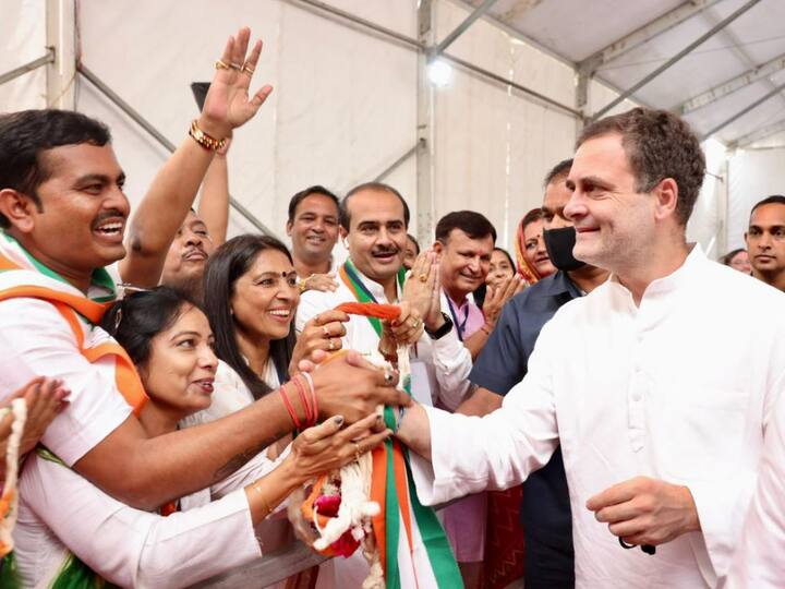 Rahul Gandhi Gujarat Visit 2022: આજે કોંગ્રેસના પૂર્વ અધ્યક્ષ રાહુલ ગાંધી ગુજરાત પ્રવાસે છે.  પરિવર્તન સંકલ્પ સંમેલનમાં રાહુલ ગાંધી અનેક મુદ્દે પોતાની પ્રતિક્રિયા આપી હતી.