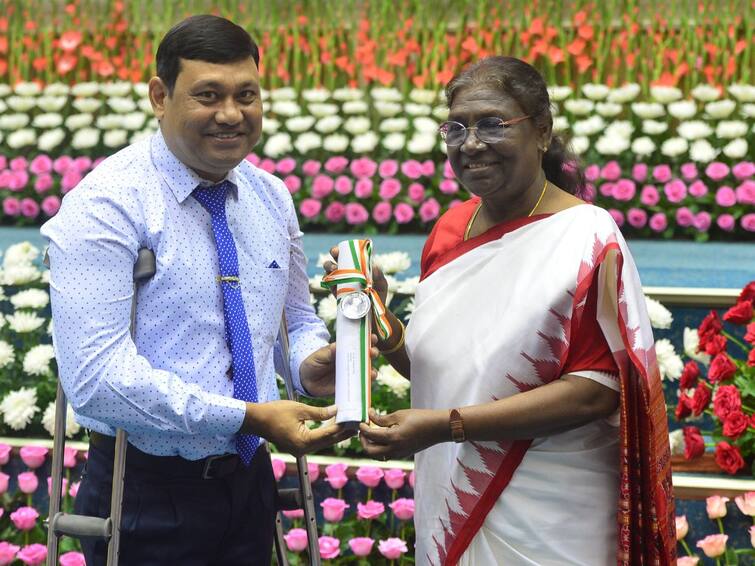 National Awards: President Murmu Walks Down From Podium To Honour Differently Abled Teacher. WATCH VIDEO