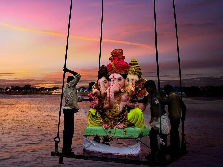 Ganesh Visarjan 2022 Amit Shah Eknath Shinde Mumbai Immersion of Sculpture Ganesh Visarjan 2022: मुंबई में गणेश उत्सव के पांचवें दिन 31 हजार से ज्यादा मूर्तियों का हुआ विसर्जन