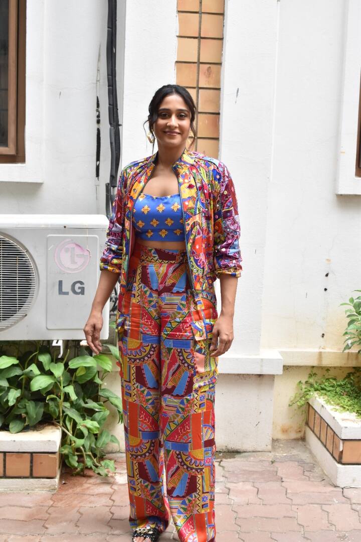 సస్పెన్స్ థిల్లర్ గా కొనసాగే ఈ సినిమాను దగ్గుబాటి సురేశ్ బాబు, సునీత తాటి కలిసి నిర్మిస్తున్నారు.