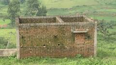 In Pics: जशपुर में दम तोड़ रही पीएम आवास योजना, आधे अधूरे कमरों में सब्जी उगा रहे लाभार्थी, देखें तस्वीरें