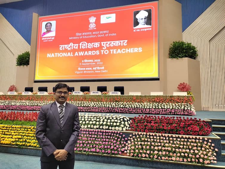 National Teachers Award 2022 Kavita Sanghvi Somnath Walke Shashikant Kulthe Won National Teachers Award National Teachers Award : महाराष्ट्रातील तीन शिक्षकांचा राष्ट्रीय पुरस्कारानं सन्मान, 'या' शिक्षकांची उल्लेखनीय कामगिरी जाणून घ्या...