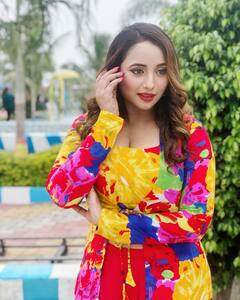 Bhojpuri News: सतरंगी लिबास में नजर आईं Rani Chatterjee, आखों में काला सुरमा लगाए एक्ट्रेस चुरा ले गईं महफिल की निगाहें