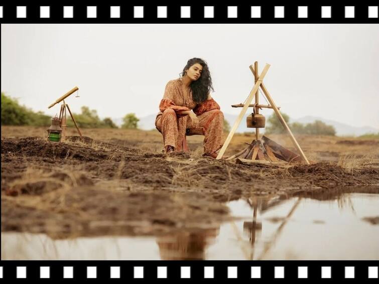 Actress Gayathri latest tweet about Natchathiram Nagargiradgu ‛சிரிப்பும் கோபமும் வருகிறது...’ நட்சத்திரம் நகர்கிறது படம் பார்த்த  நடிகை காயத்ரி ட்விட்!
