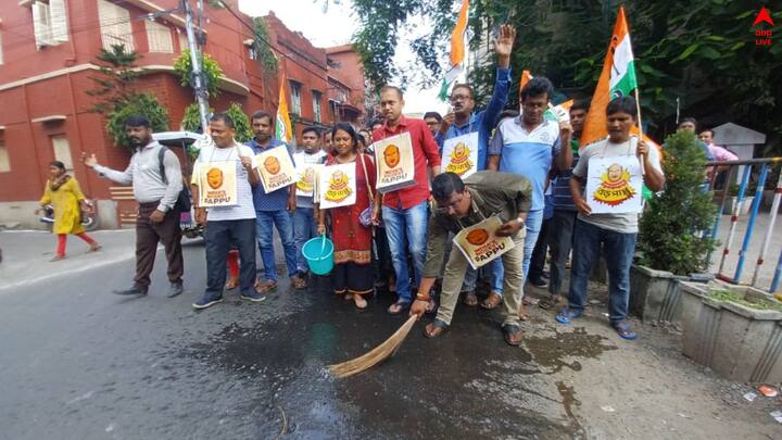 উত্তরপাড়ায় আজকে সকালে তৃণমূল নেতা কর্মীদের গলায় 'পাপ্পু' পোস্টার নিয়ে মিছিলের ইস্যুতে তিনি বলেন, অভিষেক বন্দ্যোপাধ্যায়, ইডি-সিবিআই দ্বারা যেভাবে রাজনৈতিক দলগুলিকে হেনস্থা করা হচ্ছে, তার বিরুদ্ধে উনি বলেছেন, দেশের সবচেয়ে বড় পাপ্পু দেশের স্বরাষ্ট্রমন্ত্রী।