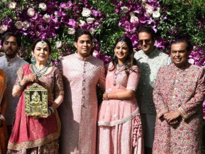 29 अगस्त, 2022 को रिलायंस इंडस्ट्रीज ( Reliance Industries) के एजीएम में रिलायंस रिटेल की डायरेक्टर ईशा अंबानी ( Isha Ambani) ने एलान किया कि कंपनी एफएमसीजी क्षेत्र में उतरने जा रही है. और उसके बाद ही खबर आई कि रिलायंस रिटेल ने सॉफ्ट ड्रींक ब्रांड कैम्पा को खरीद लिया है.
