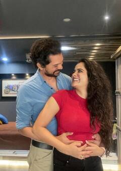 PHOTO: आई राजा उदो उदो...! अभिनेत्री भाग्यश्री जोडीदारासह तुळजाभवानीच्या चरणी