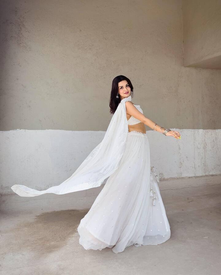 टीव्हीपाठोपाठ बॉलिवूडकडे वळलेली अभिनेत्री अवनीत कौरला आज कोणत्याही ओळखीची गरज नाही.