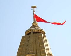 Ambaji Melo: અંબાજીના રોડ રસ્તા પર પદયાત્રીઓ ઉમટ્યા, ભક્તોએ કર્યુ સોનાનું દાન, જુઓ તસવીરો