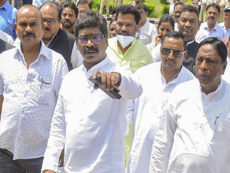 Jharkhand CM Soren wins confidence motion with 48 votes in his favour Hemant Soren : झारखंड विधानसभेत हेमंत सोरेन यांनी विश्वासदर्शक ठराव जिंकला; भाजपचा सभात्याग