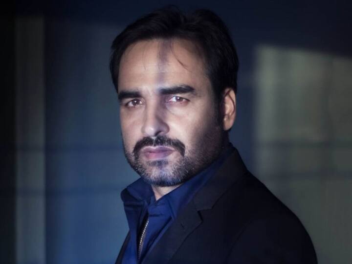 সিনেমা থেকে ওয়েব সিরিজ সব মাধ্যমেই সাবলীল পঙ্কজ ত্রিপাঠী। চরিত্রের ডার্ক শেড হোক কিংবা কমেডি- পঙ্কজ ত্রিপাঠী স্ক্রিনে থাকা মানেই চমক।