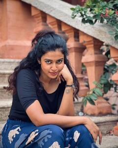 Actress Roshini Haripriyan :  மன..மன.. மெண்டல் மனதில் ! நடிகை ரோஷினி ஹரிப்ரியனின் சமீபத்திய புகைப்படங்கள்!