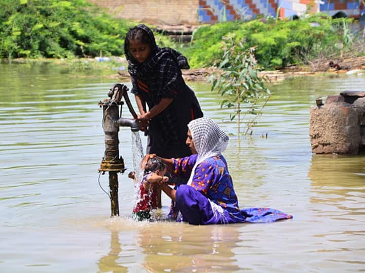 Pakistan Floods: Two Young Girls Take On Societal Taboo To Provide Menstrual Aid To Women 'Menstruation Doesn't Stop During Floods': Two Pakistani Girls Battle Taboo To Provide Menstrual Aid To Women