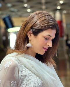 શ્રદ્ધા દાસનો વ્હાઈટ ડ્રેસમાં જોવા મળ્યો કાતિલ અંદાજ, જુઓ વાયરલ તસવીરો