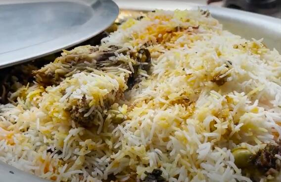 Teachers Biryani | కొవిడ్ తో ఉద్యోగం కోల్పోయి బిర్యాని సెంటర్ ఏర్పాటు చేసిన టీచర్ | ABP Desam