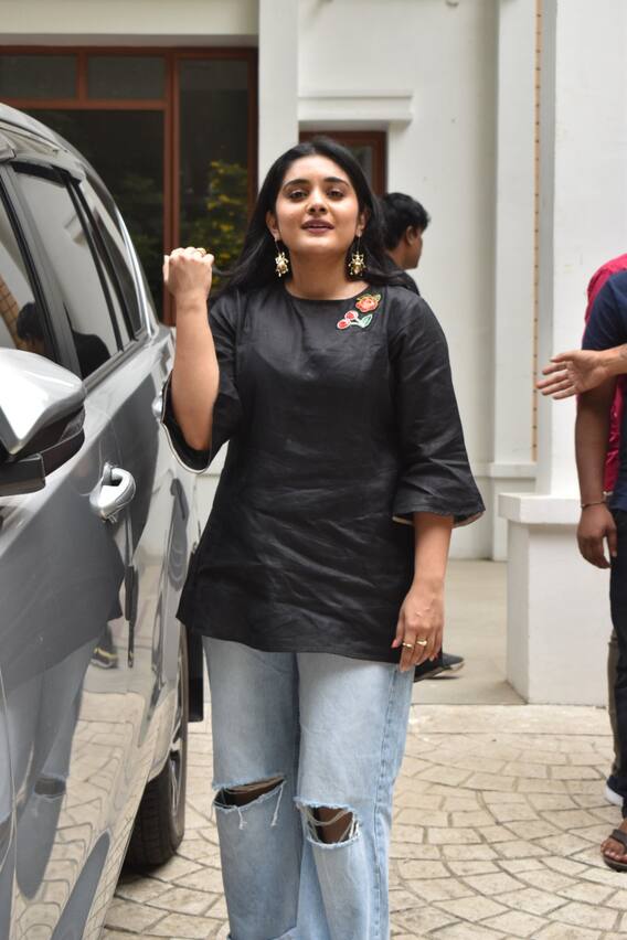 Shakini-Dhakini: క్యూట్ లుక్స్ తో ఆకట్టుకుంటున్న రెజీనా, నివేదా