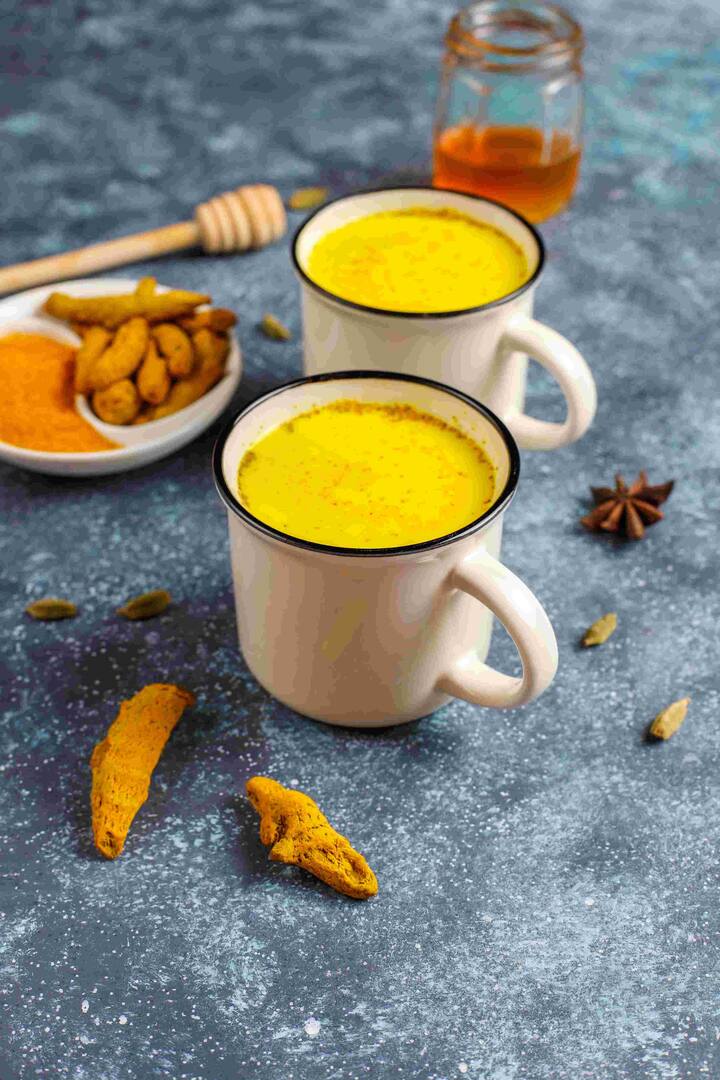 হলুদে কারকিউমিন থাকে যা ১৫০টা রোগের বিরুদ্ধে কাজ করে। আজ আমরা এই অ্যান্টিবায়োটিক তৈরি ও এর কার্যকারিতা সম্পর্কে জানব।