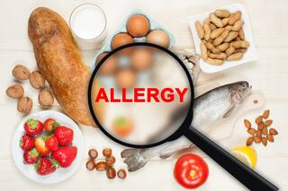 Food Allergy : शिशु आणि लहान मुलांना होणाऱ्या फूड अॅलर्जीची लक्षणे आणि उपाय
