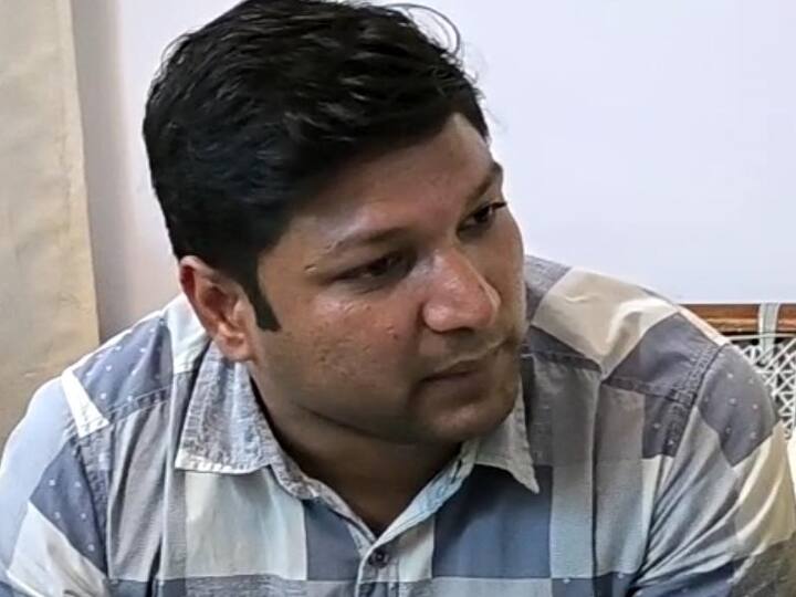 A Labor Officer Caught accepting a bribe of 80 thousand by the Lokayukta team In Khargone Madhya Pradesh ANN MP News: शिवराज सरकार में श्रम इंस्पेक्टर ने ली 80 हजार की रिश्वत, लोकायुक्त टीम ने रंगे हाथ पकड़ा