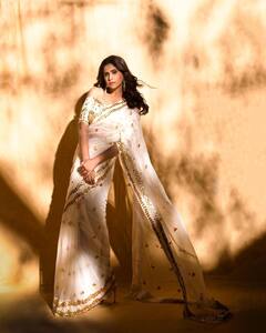 PHOTO : ‘सौंदर्याची परिसीमा म्हणजे तू...’, सई ताम्हणकरच्या फोटोंवर चाहते झाले फिदा!