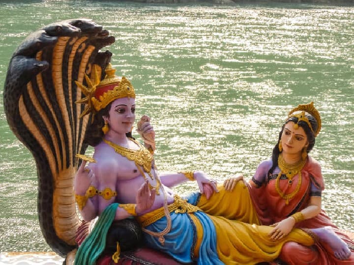 एकादशी तिथि भगवान विष्णु को समर्पित है. श्रीहरि की पूजा के साथ इस दिन मां लक्ष्मी की भी आराधना की जाती है. मां लक्ष्मी को गंदगी बिल्कुल पसंद नहीं है. जरूरी है कि परिवर्तिनी एकादशी पर साफ सफाई का विशेष ध्यान रखें.