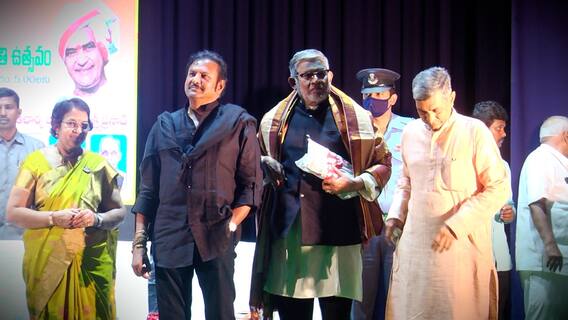 Award For Tanikella Bharani: లోక్ నాయక్ ఫౌండేషన్ పురస్కారాన్ని అందుకున్న తనికెళ్ల భరణి