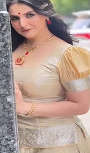 जरीन की खूबसूरती के लाखों कायल हैं. सोशल मीडिया पर वो काफी एक्टिव रहती हैं और उनकी पोस्ट का भी फैंस बेसब्री से इंतजार करते हैं.