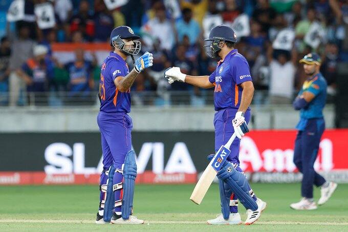 IND vs SL Asia Cup 2022 India Sets Target 174 Runs Against Sri Lanka Rohit Sharma Scored 72 off 41 Balls IND vs SL Asia Cup: ముగిసిన భారత్ బ్యాటింగ్.. శ్రీలంక ముందు ఓ మోస్తరు టార్గెట్