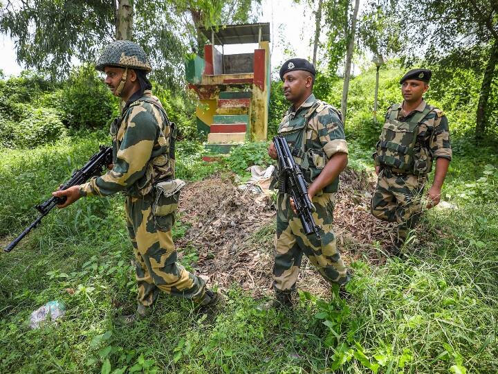 Pakistan Violates Ceasefire Fired In Jammu Kashmir Arnia Sector On BSF Troops ANN बॉर्डर पर 19 महीने बाद भंग हुई शांति, अरनिया सेक्टर में पाक ने की फायरिंग, भारत ने दिया मुंहतोड़ जवाब