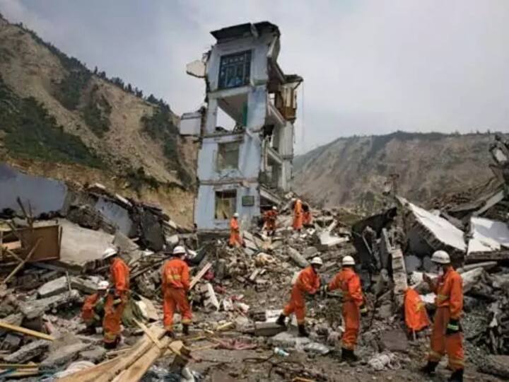 Chinese People Not Allowed To Go Outside During Earthquake Due To Covid Restriction Earthquake In China: भूकंप से थर्रा रहा था चीन, अधिकारियों ने नागरिकों को घरों से निकलने की नहीं दी इजाजत