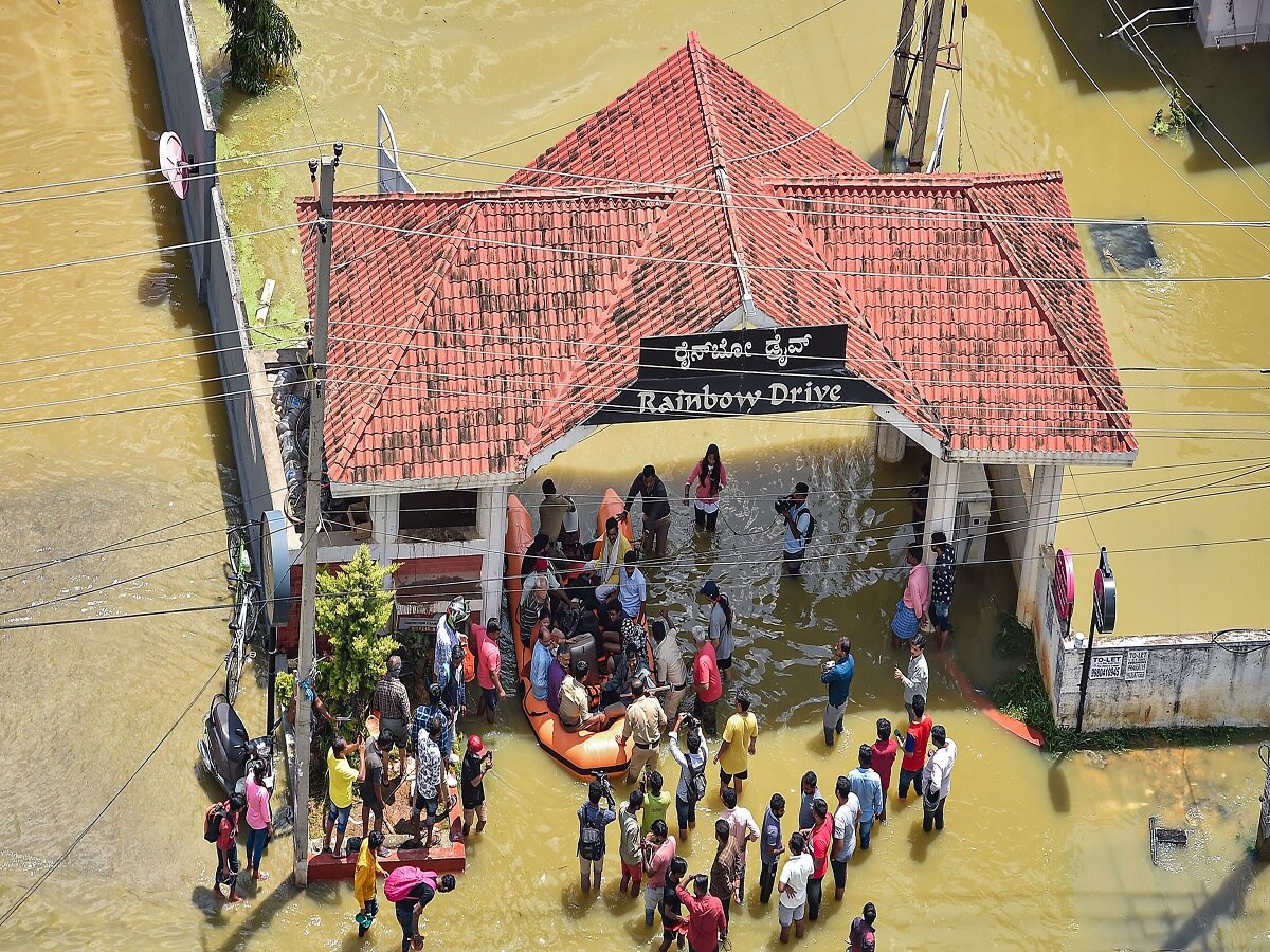 Karnataka Heavy Rain: કર્ણાટકમાં ભારે વરસાદ બન્યો મુસીબત, બેંગલુરુમાં IT કંપનીએ 225 કરોડનું નુકસાન, હુબલીમાં ઘરોમાં ઘૂસ્યા પાણી