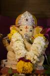 Ganesh Chaturthi 2022 : पुण्यातील काशिकर कुटुंबियांनी केरळमधील 'हाऊस बोट' संकल्पनेवर आधारित साकारला नयनरम्य देखावा