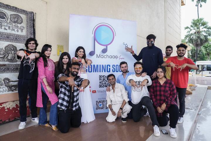 সানি লিওনির কথায়, 'এটি একটি গরবা নাচের গান। এই কাজটা করতে পেরে ভীষণ খুশি।'