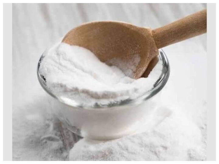 बोरेक्स पाउडर का करें इस्तेमाल: इस पाउडर को आप हार्डवेयर के दुकान से खरीद सकते हैं. एक कटोरी में 3 चम्मच इस पाउडर को लें. अब इसमें कुछ नींबू के रस और पानी को मिलाकर गाढ़ा पेस्ट तैयार कर लें.