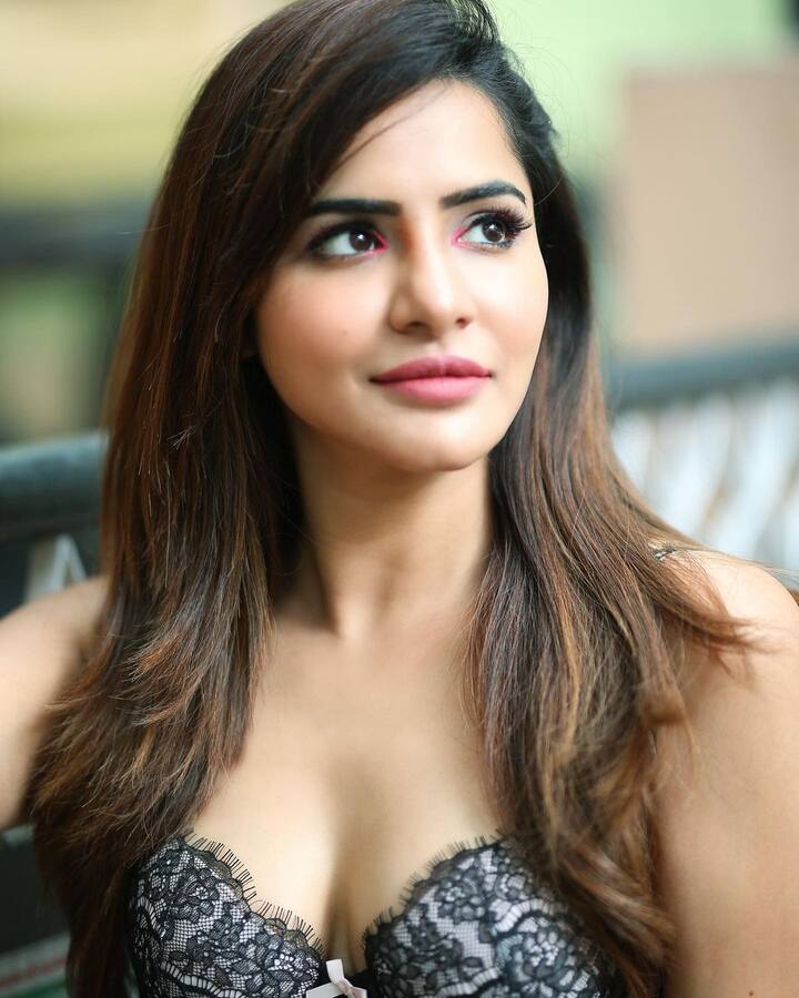 విదేశాల్లో షికార్లు చేస్తూ మొన్ననే ఇండియాకు వచ్చింది. -Image Credit: Ashu Reddy/Instagram