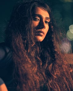 Aakanksha Singh Photos: 'పరంపర' బ్యూటీ ఇలా ఉందేంటి!